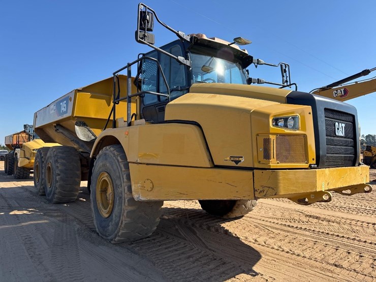 2020-caterpillar-745-image-6