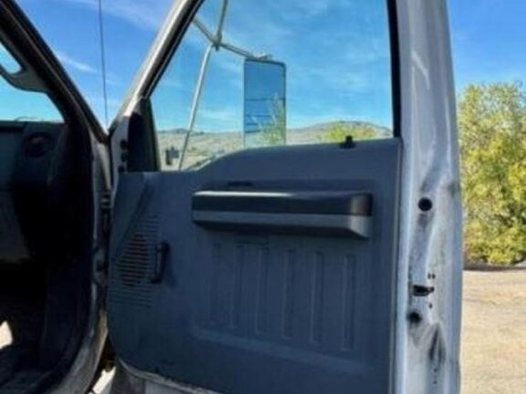 2013-ford-f750-xl-image-69