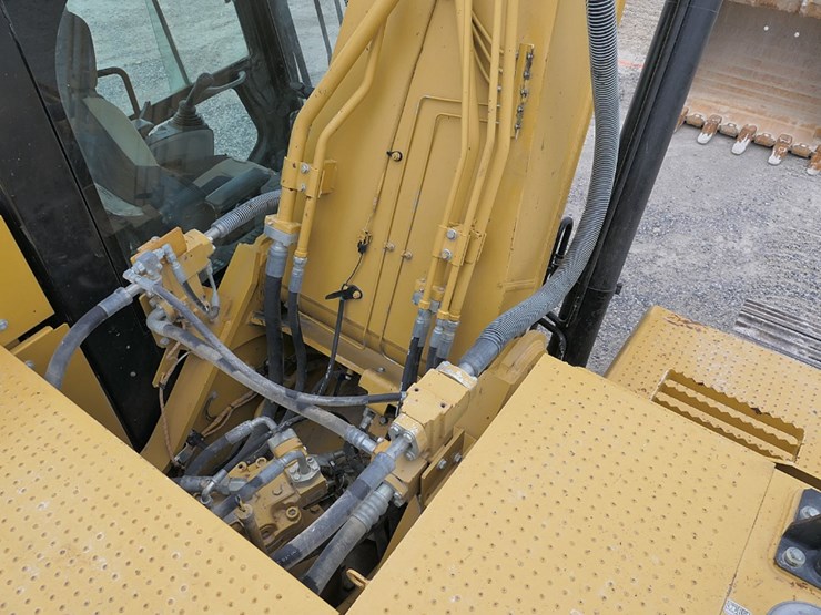 2015-caterpillar-329fl-image-42