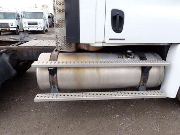 2010-freightliner-cascadia-t/a-hiway-tractor---day-image-55