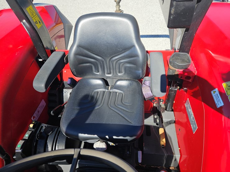 2015-massey-ferguson-4709-image-15