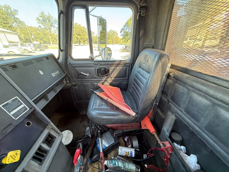 1995-mack-ch613-image-79