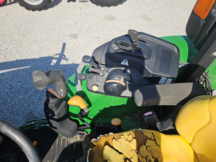 2016-john-deere-5085e-image-10