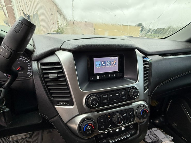 2015-chevrolet-tahoe-image-50