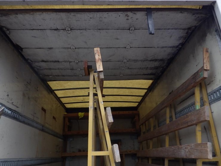 2009-isuzu-npr-image-15