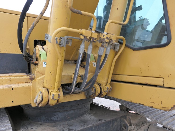 caterpillar-215d-image-29