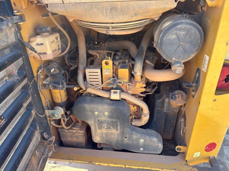 2021-caterpillar-289d3-image-13