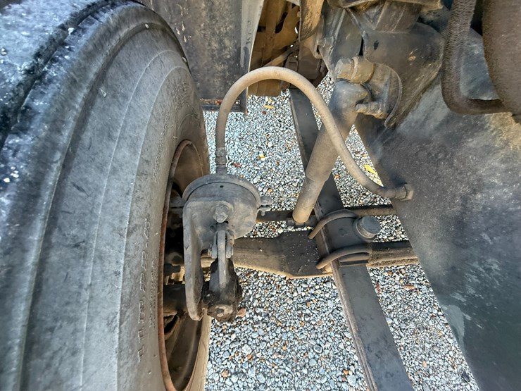 1995-mack-ch613-image-41