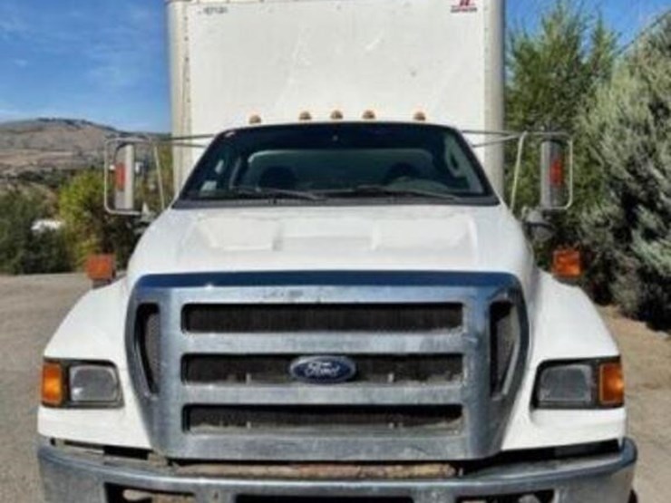 2013-ford-f750-xl-image-8