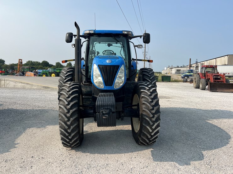 2010-new-holland-t7060-image-2