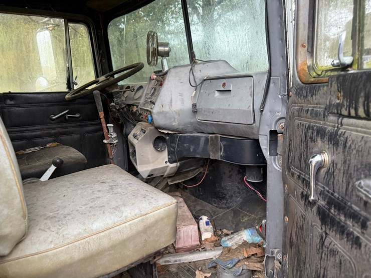 #22576-•-inop-1987-mack-r600k-t/a-single-cab-truck-tractor-vin:-1m3n231k8ht004087-image-24