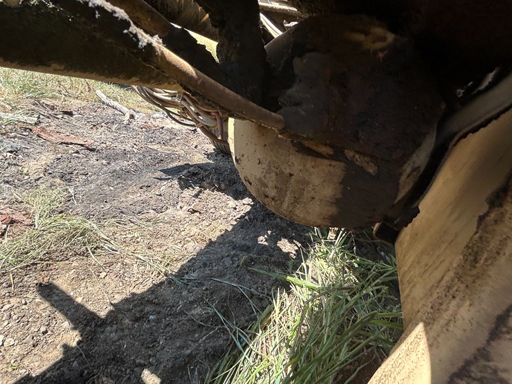 #22529-•-inop-1992-freightliner-t/a-daycab-truck-tractor-vin:-1fuymzyb1np357132-image-24