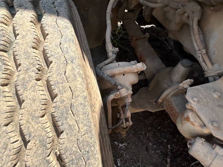 #22529-•-inop-1992-freightliner-t/a-daycab-truck-tractor-vin:-1fuymzyb1np357132-image-14