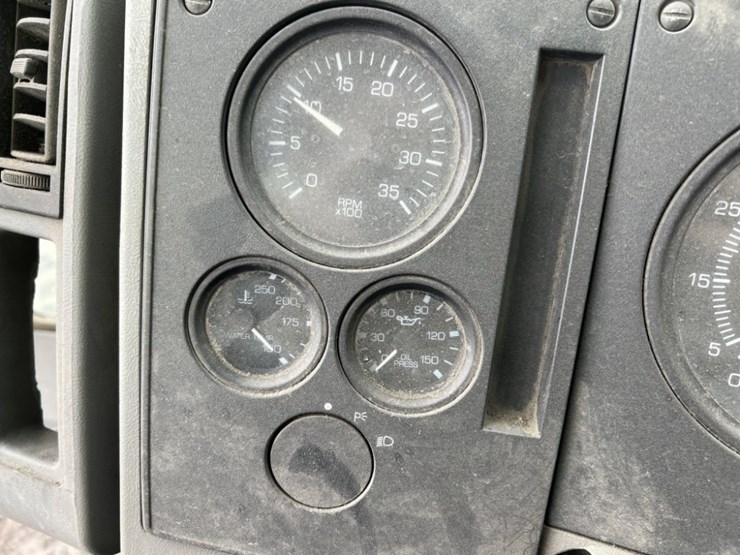 1997-ford-cf8000-image-25