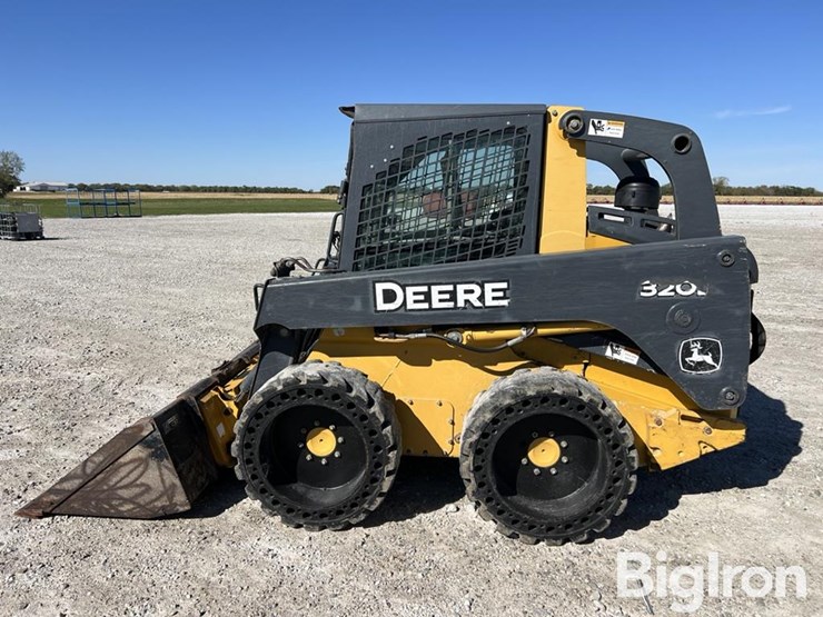 2010-deere-320d-image-8