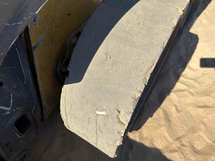 2022-deere-318g-image-9