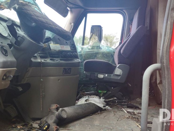 2016-freightliner-cascadia-125-image-3