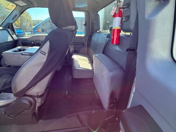 2015-ford-f350-xl-image-24