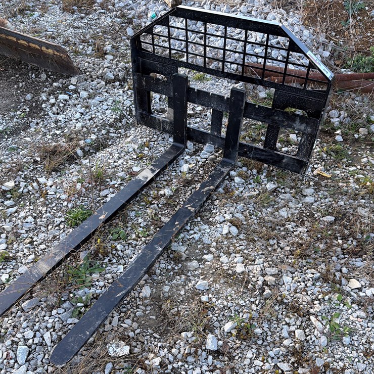 #84 • SkidSteer Mount Pallet Fork Attachment