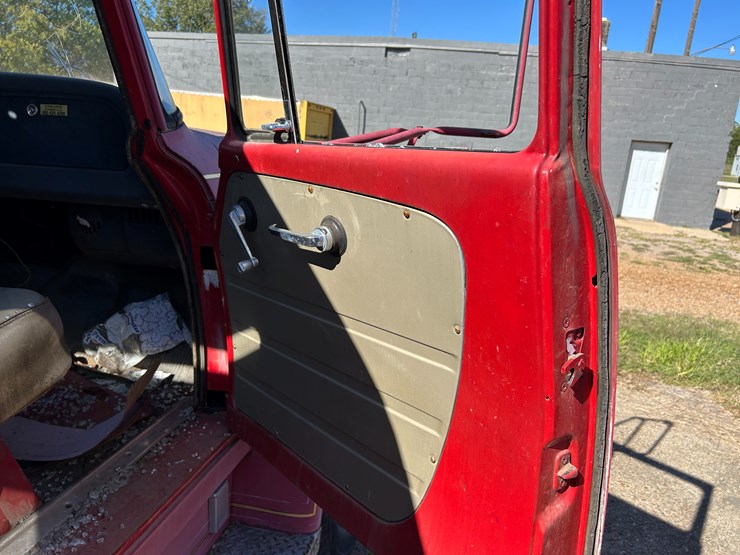 #22559-•-inop-1971-international-harvester-1800-s/a-daycab-fire-truck-vin:-416080g411147-image-30