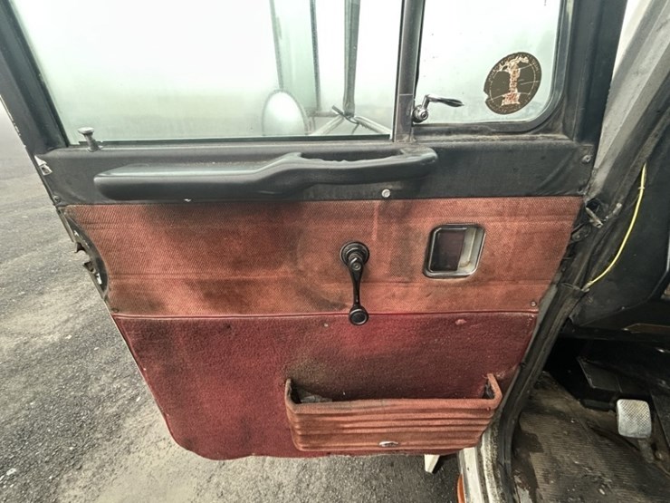 1992-peterbilt-379-image-21