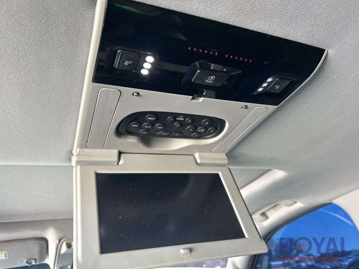 2015-cadillac-escalade-esv-image-25