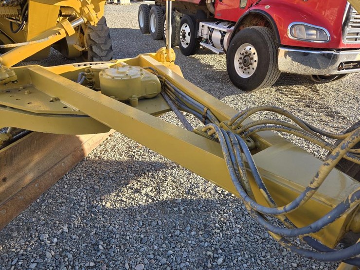 caterpillar-140-image-13