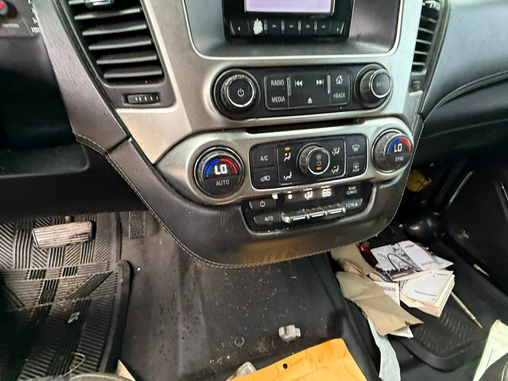 2015-chevrolet-tahoe-image-51