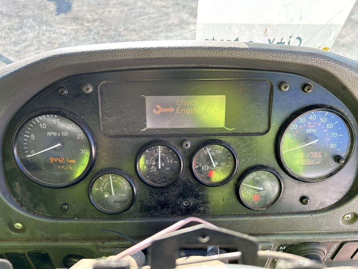 2019-peterbilt-520-image-11