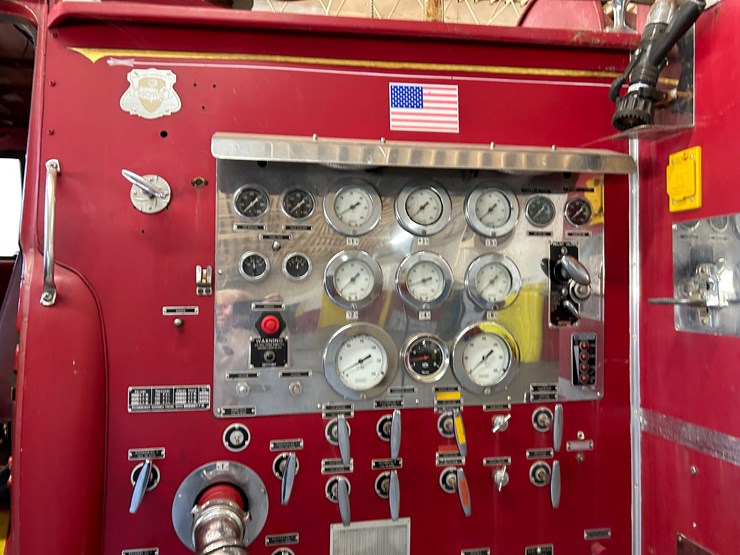 #22556-•-howe-load-star-1800-s/a-daycab-fire-truck-d0532ghb25589-image-31