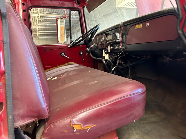 #22556-•-howe-load-star-1800-s/a-daycab-fire-truck-d0532ghb25589-image-52