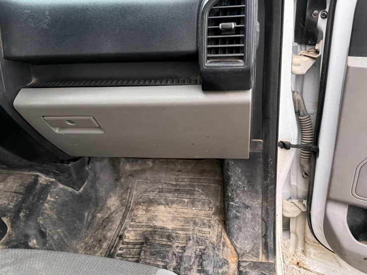 2017-ford-f150-image-36