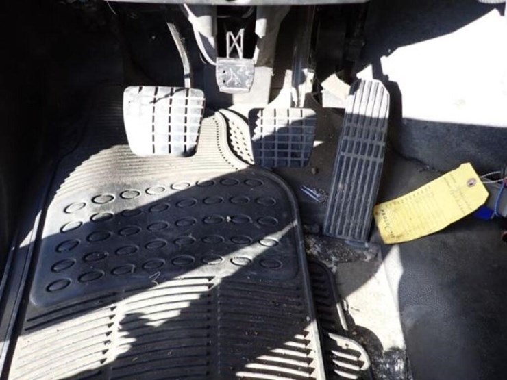 2014-freightliner-business-class-m2-106-image-17