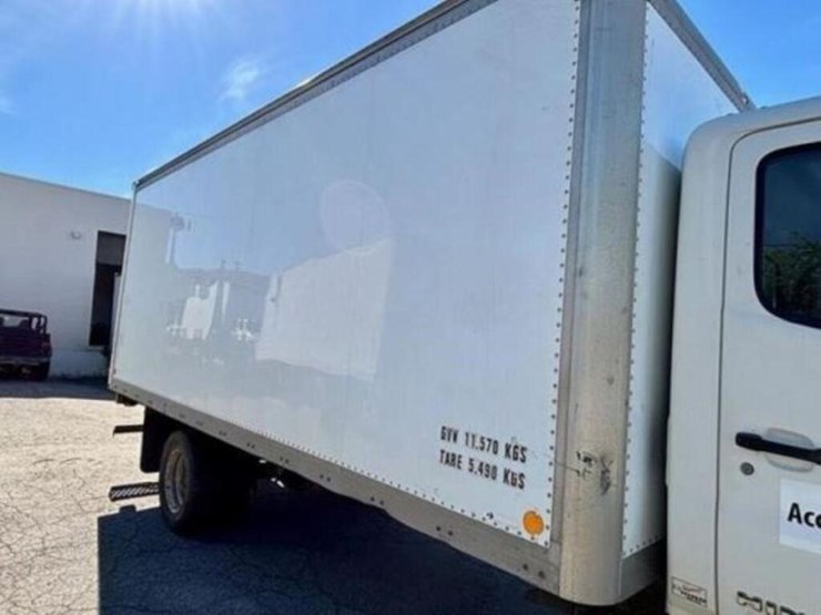 2010-hino-258-image-34