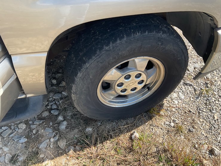 2000-chevrolet-suburban-image-8
