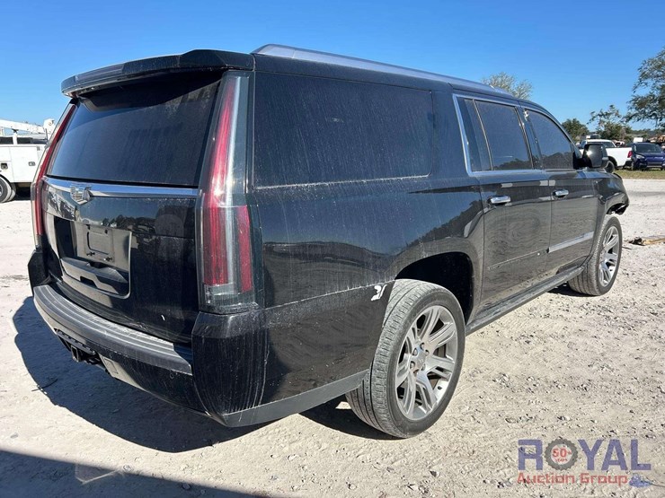 2015-cadillac-escalade-esv-image-3