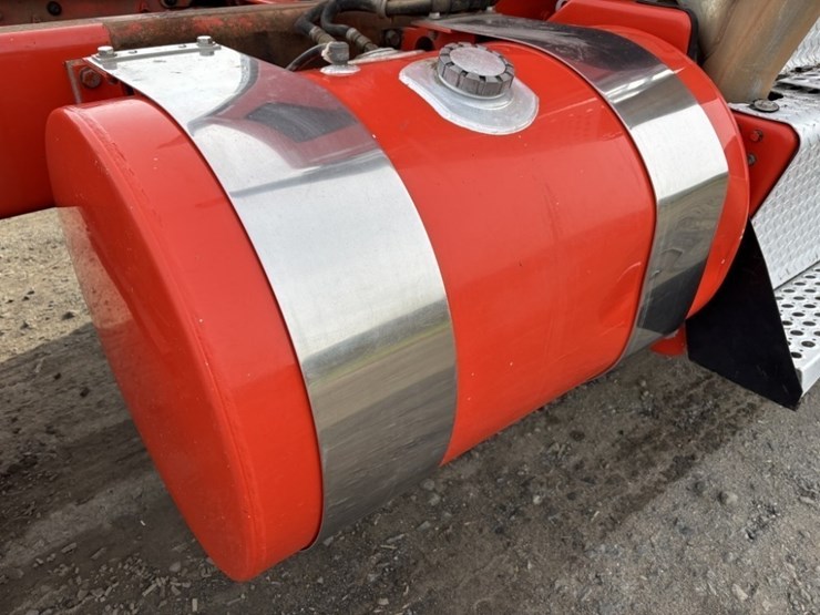 2016-kenworth-w900-image-27