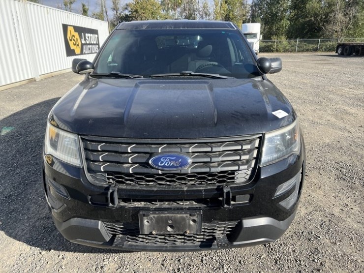 2016-ford-explorer-image-8