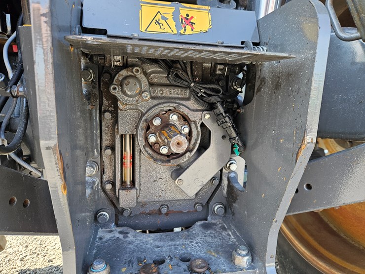 2021-massey-ferguson-6712-image-15