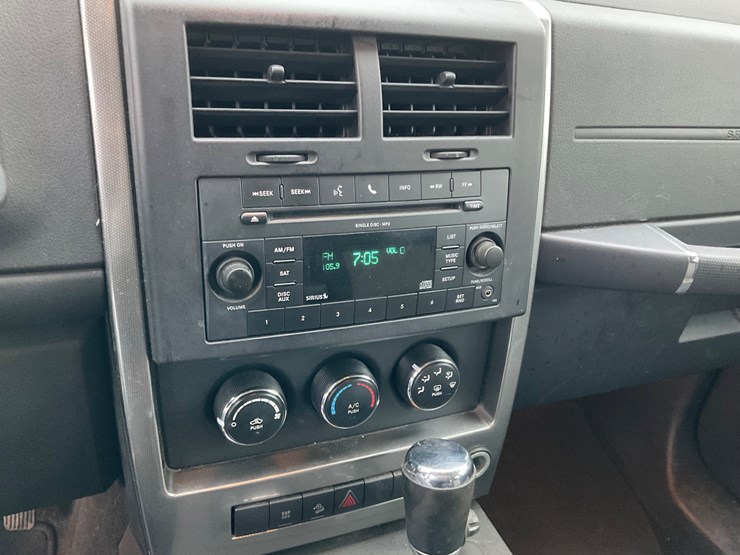 2010-jeep-liberty-image-12