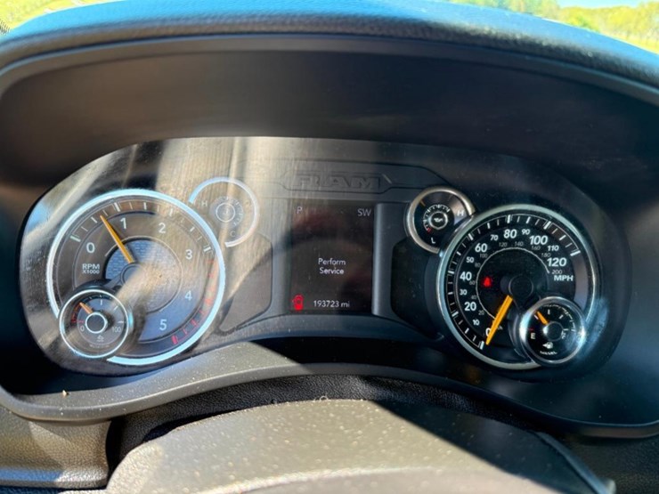 2020-dodge-ram-5500-image-26