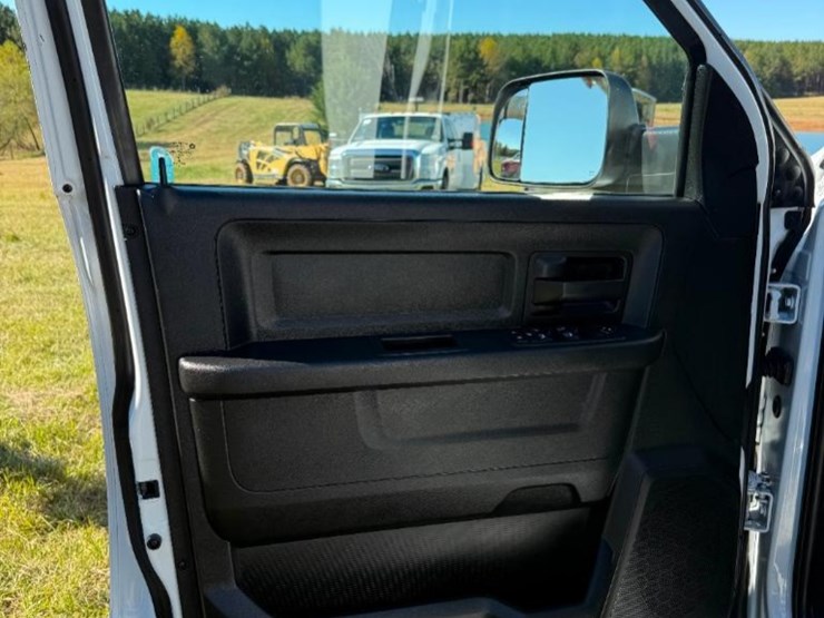 2020-dodge-ram-5500-image-12