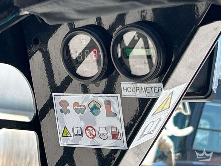 2025-newrick-jc25-mini-wheel-loader-skid-steer-image-12