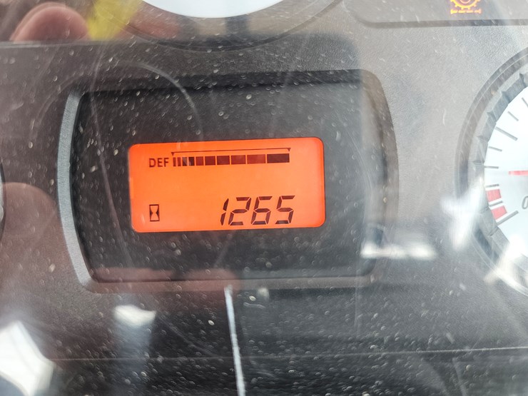 2018-massey-ferguson-5711-image-18