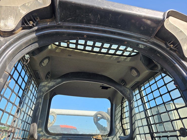 2013-bobcat-t590-image-8