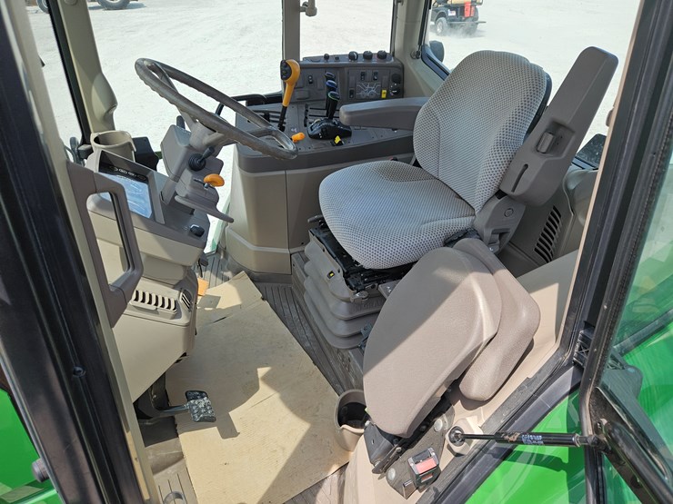 2018-john-deere-6110m-image-6