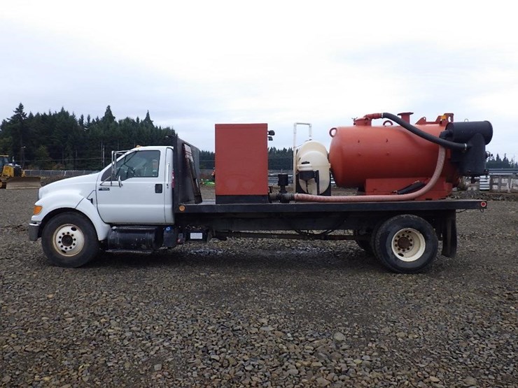 2011-ford-f650-image-8