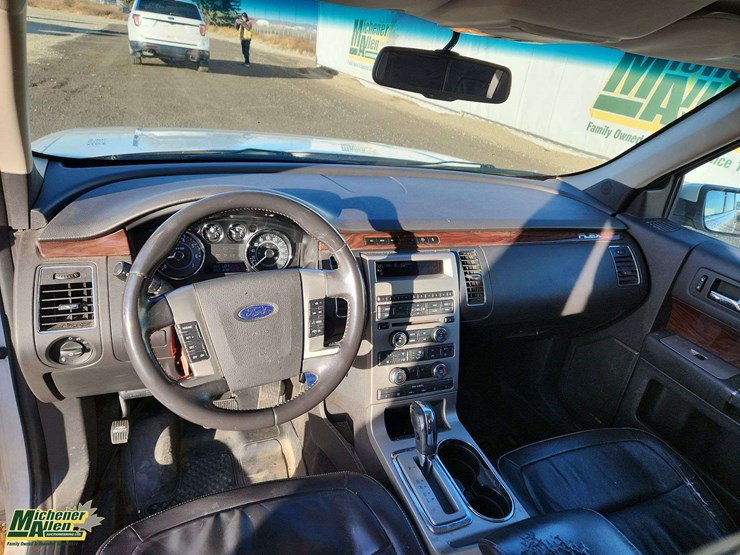 2010-ford-flex-image-14