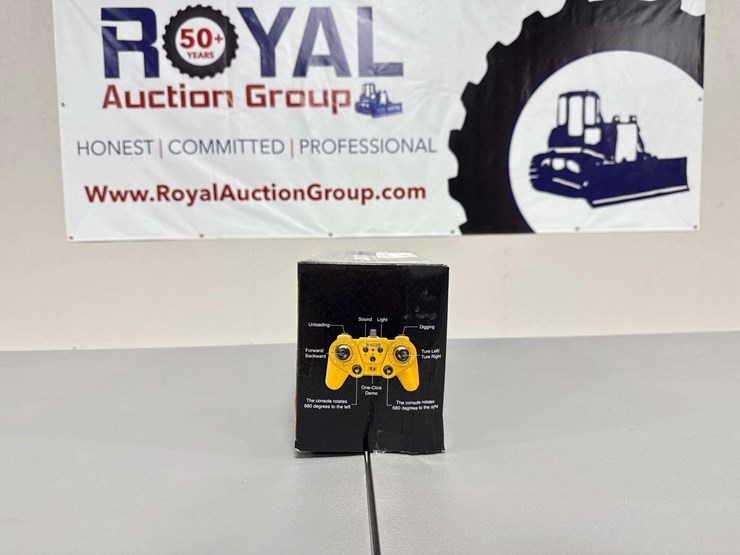 2.4ghz-rc-excavator-with-remote-replica-toy-image-10