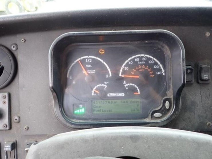 2015-freightliner-mt55-image-14